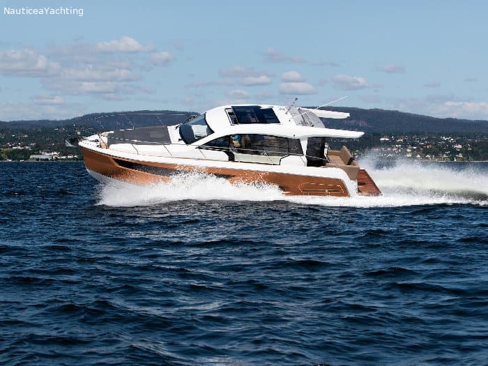 SEALINE C390, vedette