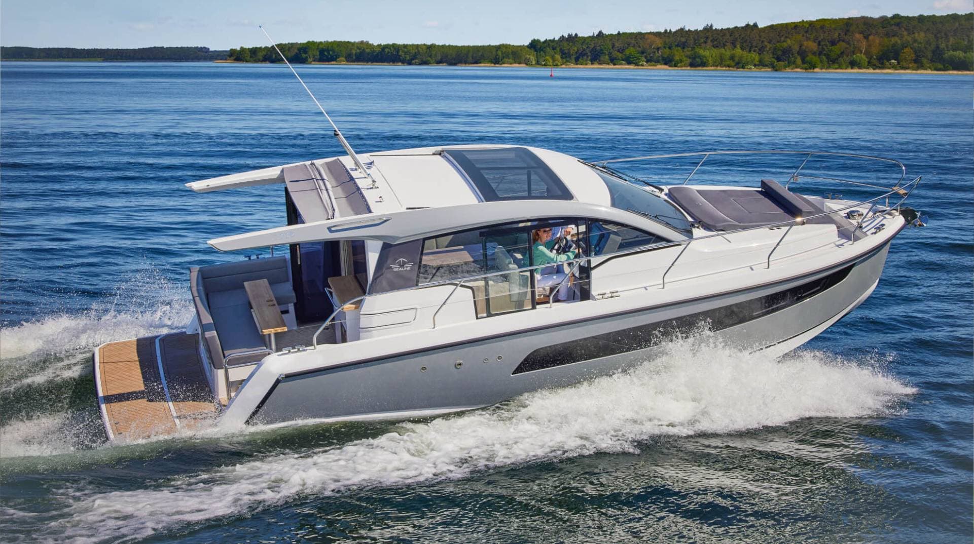Sealine C335, extérieur